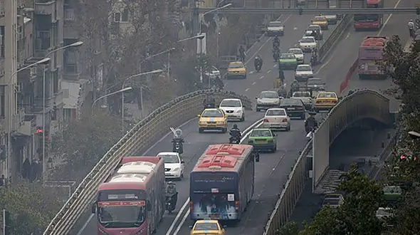 هوای تهران همچنان آلوده است / گروه های حساس از خانه خارج نشوند
