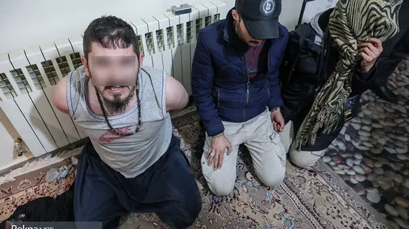 عکس های یک عملیات شبانه پلیس تهران / ردپای زن جوان در خانه مرد تبهکار