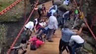 فیلم لحظه سقوط شهردار مکزیک و همسرش از روی پلی در دره آمانالکو / همه شوکه شدند