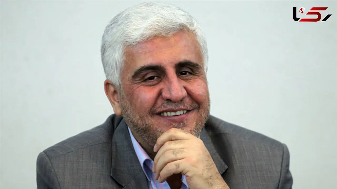 اعتراض جمعی از دانشجویان دانشگاه آزاد به اقدامات فرهاد رهبر