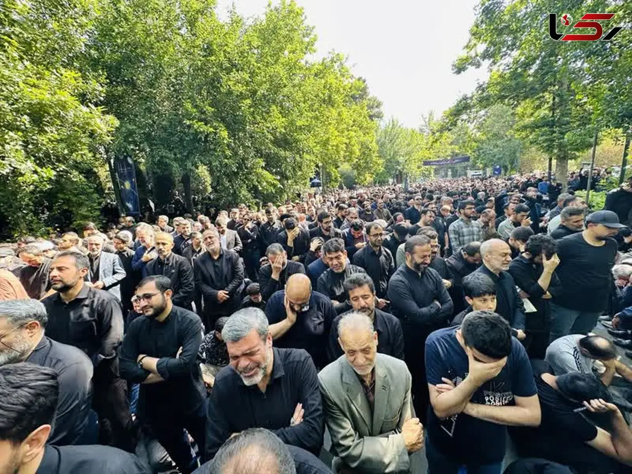 حضور بسیجیان پایگاه بسیج شهید مصطفی خمینی(ره) هلدینگ پتروپالایش اصفهان در مراسم تشییع سیدالشهدای خدمت