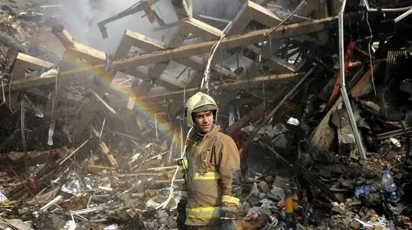 گفتگو با تنها نجات یافته فاجعه پلاسکو/ 2 برادرم زیر آوار مانده اند