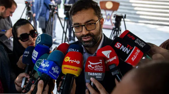 سقاب اصفهانی در برابر منتقدان: عضو هیچ حزب یا جناحی نیستم