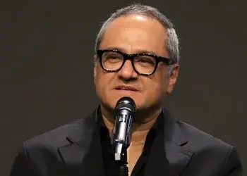 رامبد جوان در ۵۴سالگی؛ وقتی انرژی از لباس‌ها فوران می‌کند + سوالات متداول