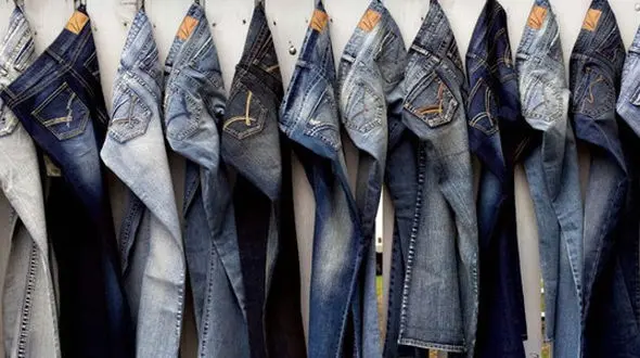 رنگ آمیزی لباس های جین در خانه/لباس هایتان را دوباره نو کنید