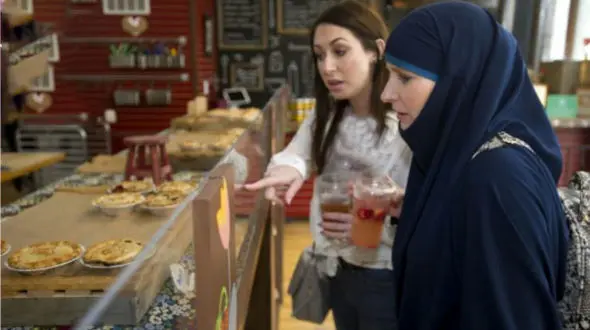 زن هالیوودی که مسلمان و محجبه شد + تصاویر