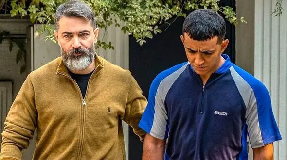 تیپ و چهره بامزه «پارسا پیروزفر» در 6 سالگی و سال 57 با روپوش مدرسه