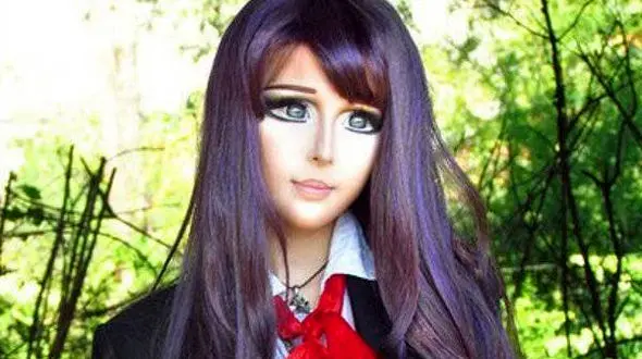 این عروسک  زنده است  + فیلم از دختر نچرال !