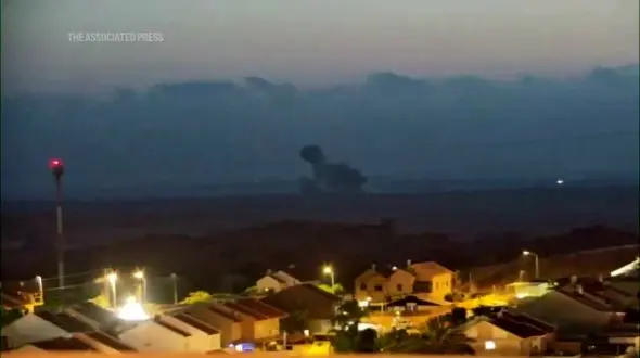 آسمان شب غزه زیر سایه انفجار مهیب روشن شد