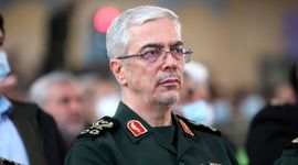 عکس /  سفر در زمان؛ «سرلشکر باقری، سردار سلیمانی و عزیز جعفری» در جبهه / چقدر جوان بودند