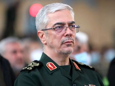 عکس /  سفر در زمان؛ «سرلشکر باقری، سردار سلیمانی و عزیز جعفری» در جبهه / چقدر جوان بودند