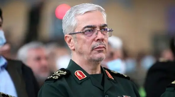 عکس /  سفر در زمان؛ «سرلشکر باقری، سردار سلیمانی و عزیز جعفری» در جبهه / چقدر جوان بودند