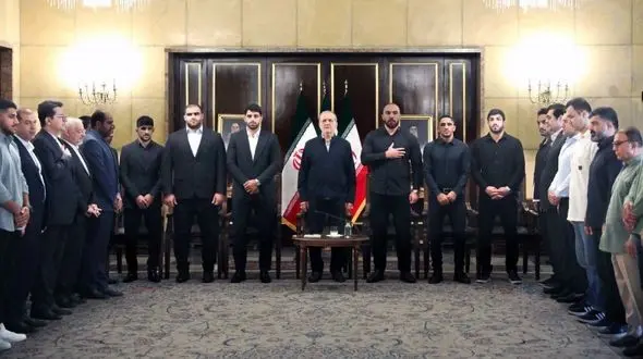 پزشکیان: دوست ندارم به حریف امتیاز دهم/ تسلیم شدن در وجود ما نیست