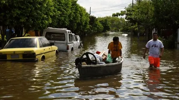 جاری شدن سیل در پاراگوئه+تصاویر