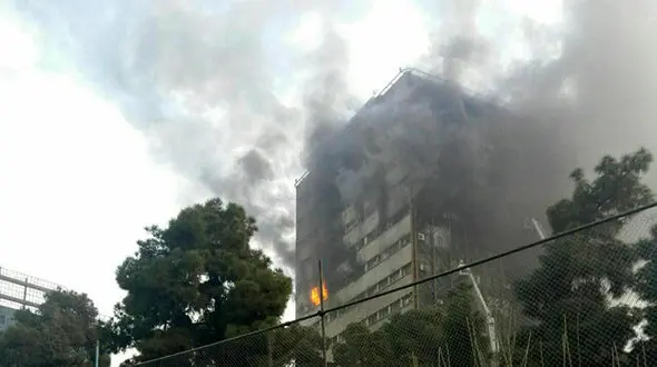 مهار شعله های آتش ساختمان پلاسکو / آغاز عملیات جستجو و نجات+ 2 فیلم و گزارش تصویری از حادثه