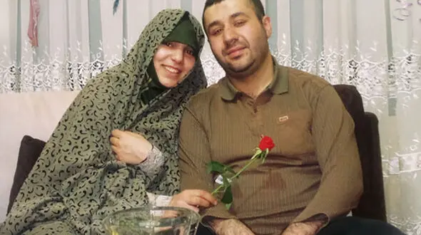 همسر شهید مهدی نوروزی از رفتارها و زخم زبان های تلخ مردم غمگین است+تصاویر
