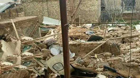  این مرد زیر آوار ساختمان زنده به گور شد / در قزوین رخ داد