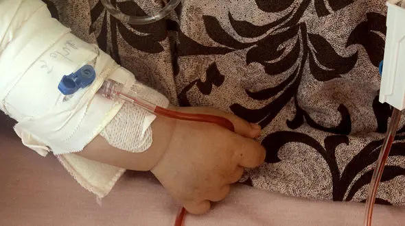 کودک 4 ساله زیر چرخ های کامیون پدرش جان داد