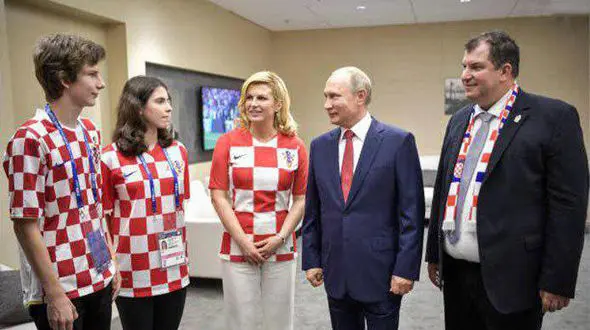 همسر و فرزندان رئیس جمهور پر حاشیه کرواسی که همه را بغل کرد +عکس