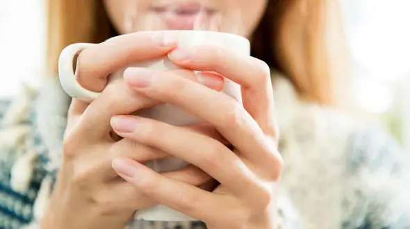 به این دلایل آب ولرم بنوشید