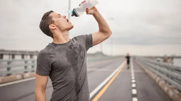 هرگز سرپا آب نخور + 8 دلیل 