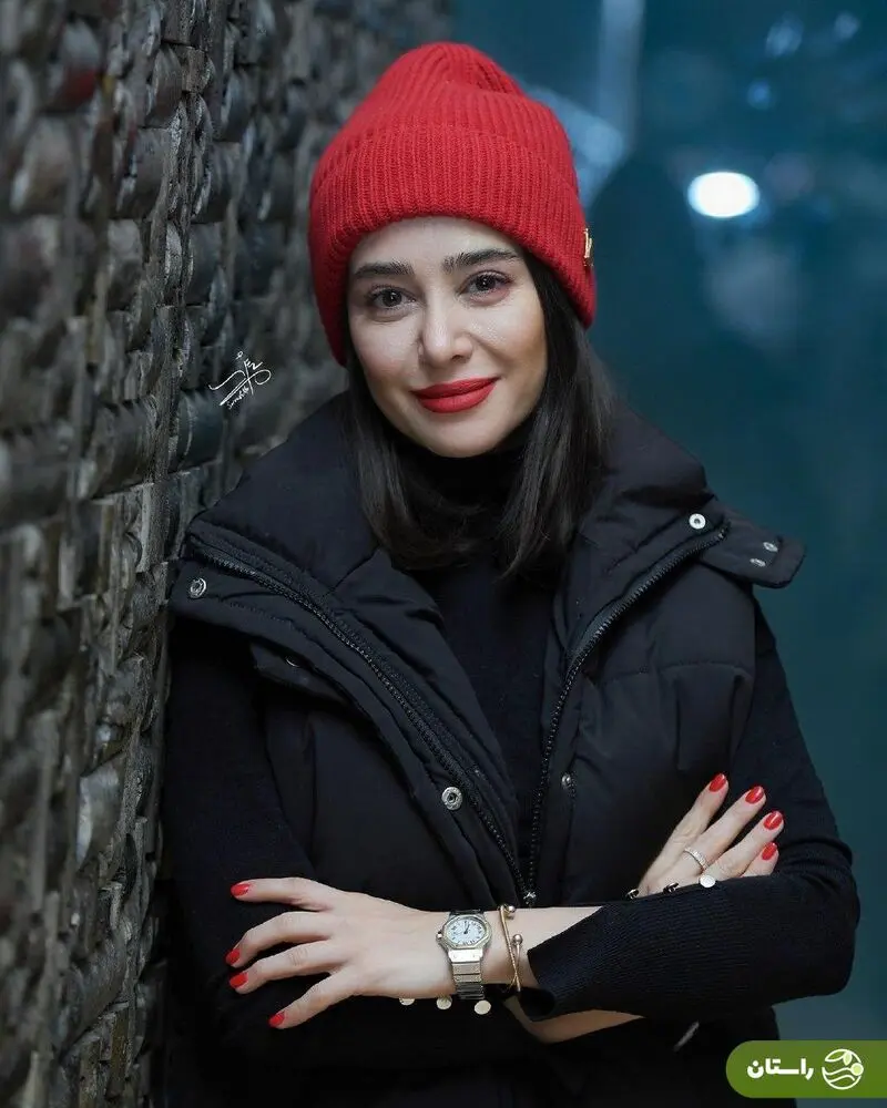 تصاویر | استایل زیبا و ژست‌های «الناز حبیبی» در اکران فیلم سینمایی «عینک قرمز»