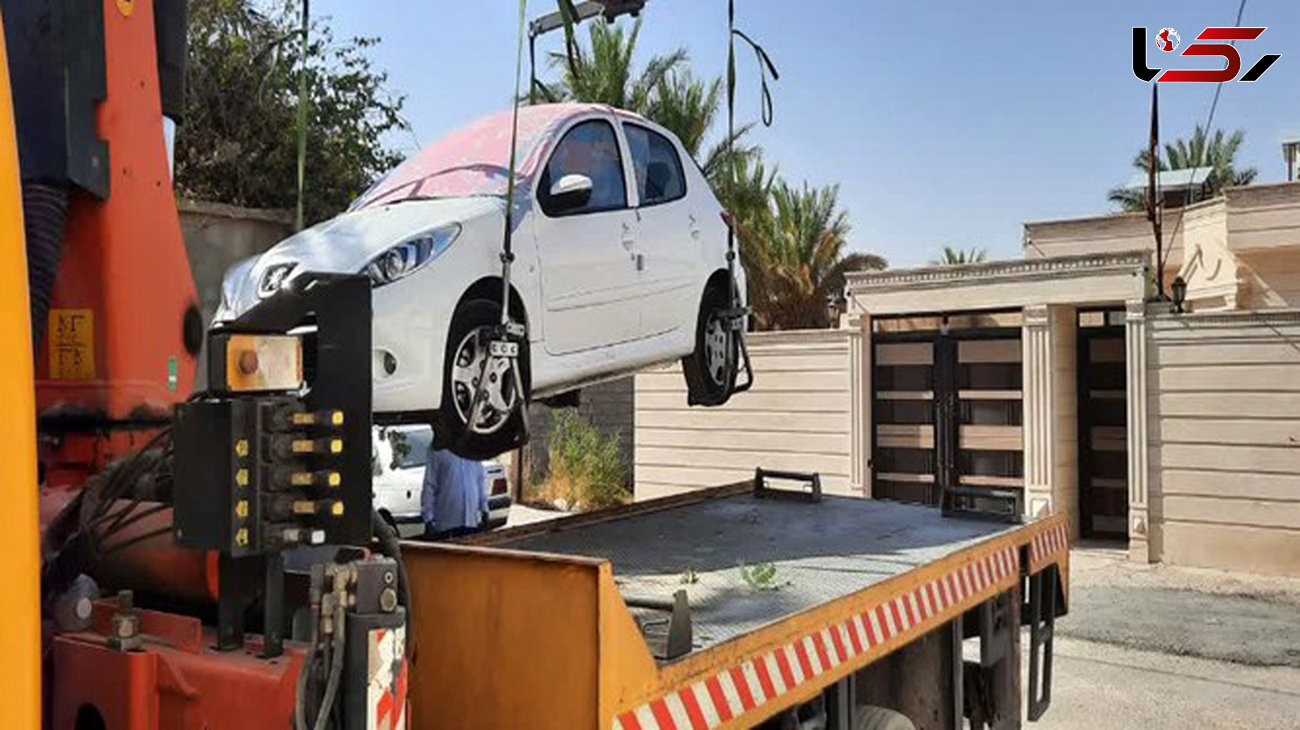 انتقال خودروهای رها شده شهر مهران به پارکینگ انتظام 