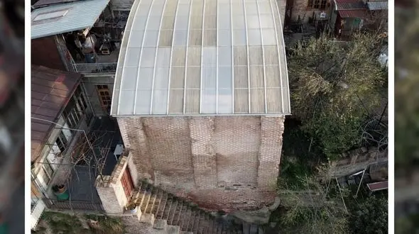 آتشکده ساسانی نیاز به سقف داشت نه دولت ایران کاری کرد نه گرجستان؛ وزارت خارجه نروژ کمک کرد/شمالی ترین آتشکده زرتشتیان در جهان