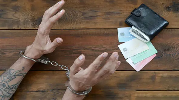 راز ویلای لاکچری کیش فاش شد / دختر مشهدی به پلیس چه گفت؟