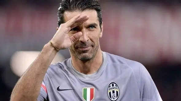 وقتی دروازه‌بان‌ها پا به توپ می‌شوند + ویدیو