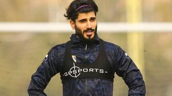 بازیکن پرحاشیه استقلالی به پرسپولیس می‌رود؟