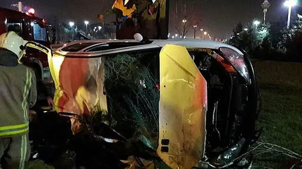 تصاویر پژو 206 که در اتوبان همت چپ کرد+تصاویر