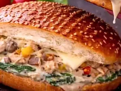 ساندویچ پرسی مرغِ کرمی با سس اسفناج / فیلم