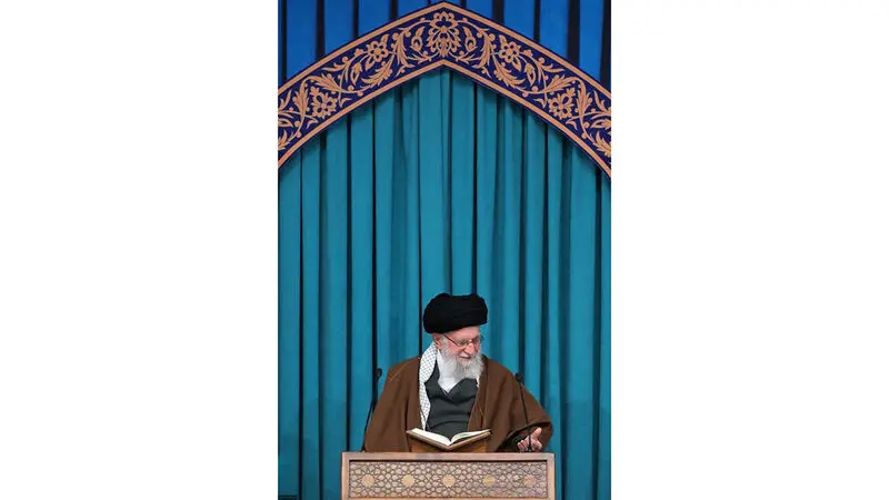 رهبر معظم انقلاب اسلامی امروز( یکشنبه ) در دیدار اساتید، قاریان، و حافظان برتر شرکت‌کننده در چهل و یکمین دوره مسابقات بین‌المللی قرآن
