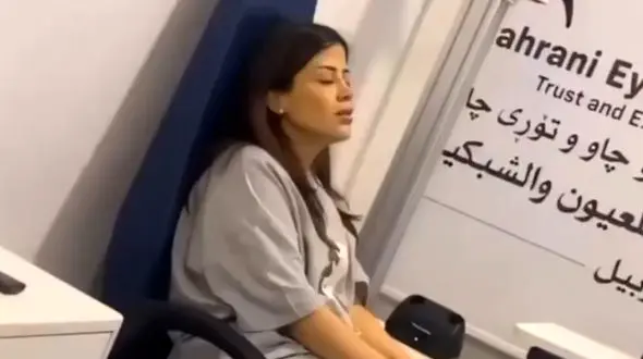 فیلم / خانم خواننده مشهور بعد از کنسرت  نابینا شد / شوک بزرگ برای خوانندگان جهان