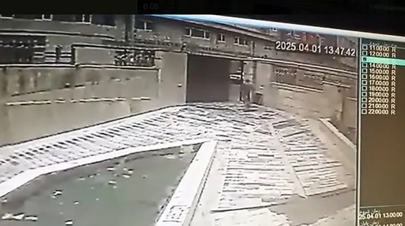 فیلم عجیب ترین سرقت در ایران / آقا دزده ریموت پارکینگ را داشت !