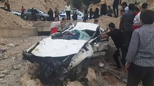 حادثه وحشتناک در جاده یاسوج / پژو پارس جان 8 عضو یک خانواده را گرفت + عکس