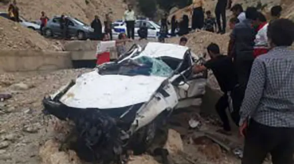 حادثه وحشتناک در جاده یاسوج / پژو پارس جان 8 عضو یک خانواده را گرفت + عکس