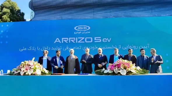  خودرو چینی تمام برقی مونتاژ ایران توسط وزیر صمت و شهردار تهران تست شد + فیلم و تصاویر