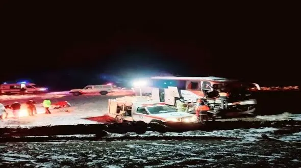 برخورد اتوبوس با کامیون در محور سربیشه_نهبندان / 15  نفر مصدوم شدند