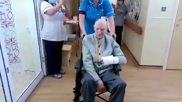 «کهنه‌سرباز» ۹۹ ساله جنگ جهانی دوم کرونا را شکست داد +فیلم و عکس