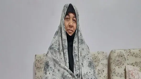 این زن ساواک را با گل خلع سلاح کرد ! + عکس
