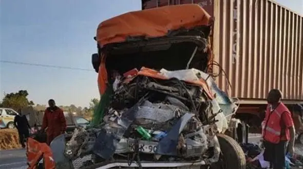 ۳۰ کشته و ۱۸ زخمی در تصادف اتوبوس با کامیون