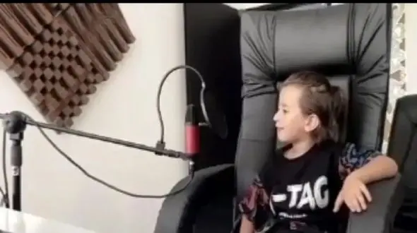 فیلم آواز احساسی /  هیچ باورت نمیشه بچه قد کف دست با ماله خود من باش گریه اتو دربیاره صدا رو