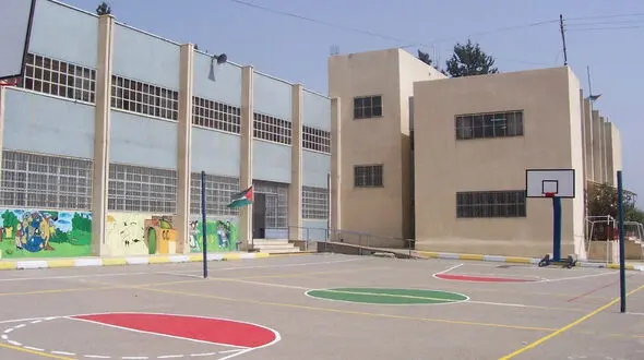 برای ثبت نام مدارس دولتی شرط معدل نداریم