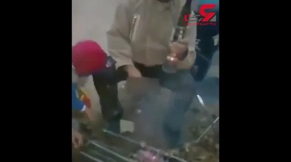 خوشحالی مرد ایرانی بعد از تصادف وحشتناک بخاطر سالم ماندن قلیانش!+فیلم