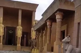 فیلم / یادی کنیم از  پشت صحنه دکوراسیون سریال یوسف پیامبر در شهر ری / شبیه سازی رود نیل و شترهای مصری از بندرعباس، دوخت لباس زلیخا با نخ طلا و...