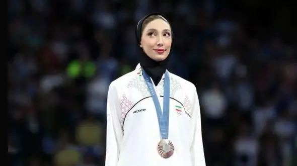 هادی ساعی از پیرهادی به خاطر سیلی پدر مبیا نعمت زاده عذرخواهی کرد  +همه حاشیه های دختری که با مدال المپیک همه کار کرد!