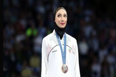 هادی ساعی از پیرهادی به خاطر سیلی پدر مبیا نعمت زاده عذرخواهی کرد  +همه حاشیه های دختری که با مدال المپیک همه کار کرد!