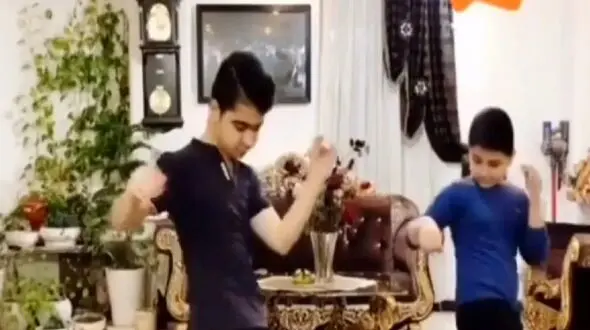  آواز شاد؛ داداشا ارثی تو کمرشون جای مهره فنره جوری شلنگی لرزوندن شاهرخ خان سوت بزنه 